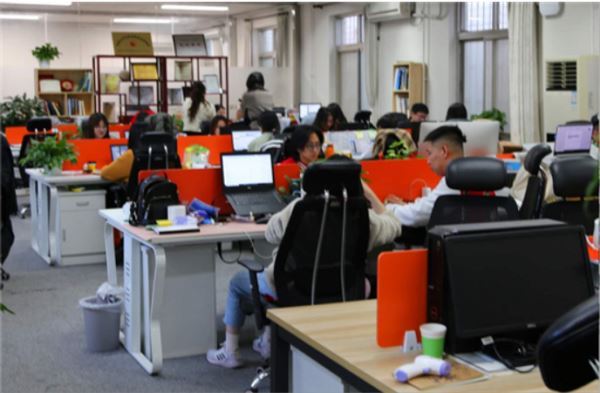 联考中国 植根教育 与“侨”同行