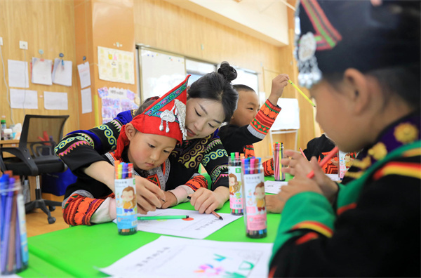 四川凉山：学前教育跨越式发展照亮彝族娃娃成长路