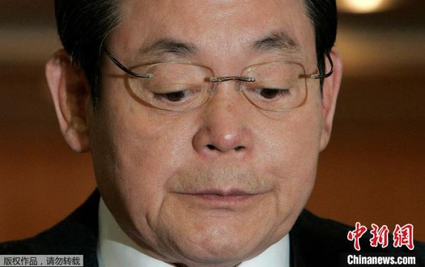三星会长李健熙去世：财阀经济背后的荣光与争