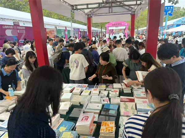 AI融入阅读链条 深圳读书月开启全新阅读探索