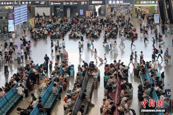 China's railways handle 954 million passenger trips during summer travel rush